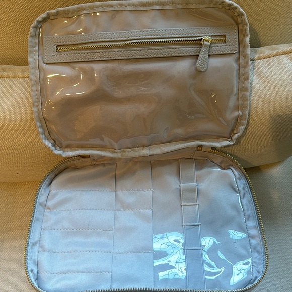 Trish McEvoy toiletry kit - Picture 3 of 6